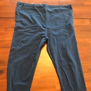 Navy Capri maternity leggings
